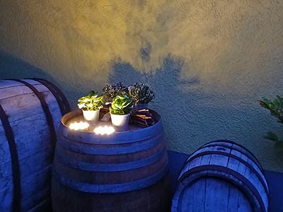 Unser beleuchteter Innenhof am Abend